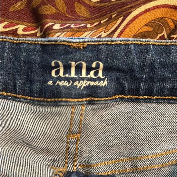 Mid Rise Shorts - Picture 4 of 6